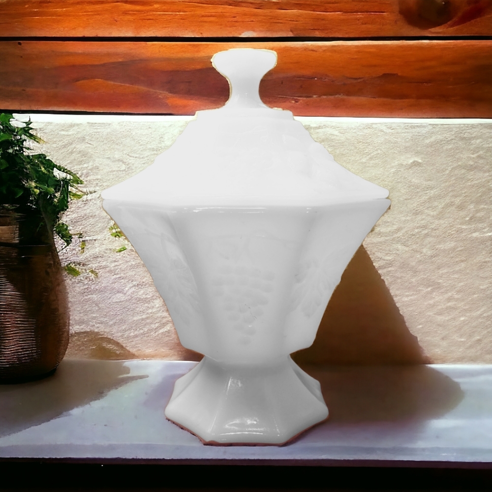 Vtg Milk Glass Lidded Covered Footed Pedestal Candy/Serving/Nut Bowl Stash Jar
